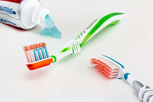 https://bacsynhakhoa.vn/img/glaxy-dental-tooth-brush.jpg