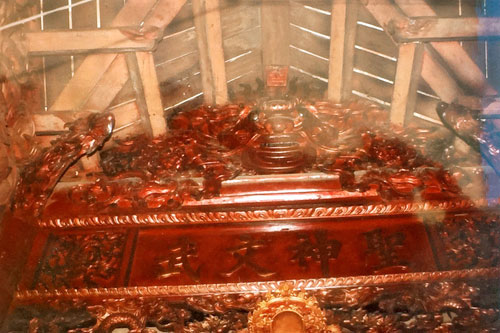 https://bacsynhakhoa.vn/img/nha-khoa-ngan-ha-le-hoi-truyen-thong-Den-Gin-08.jpg