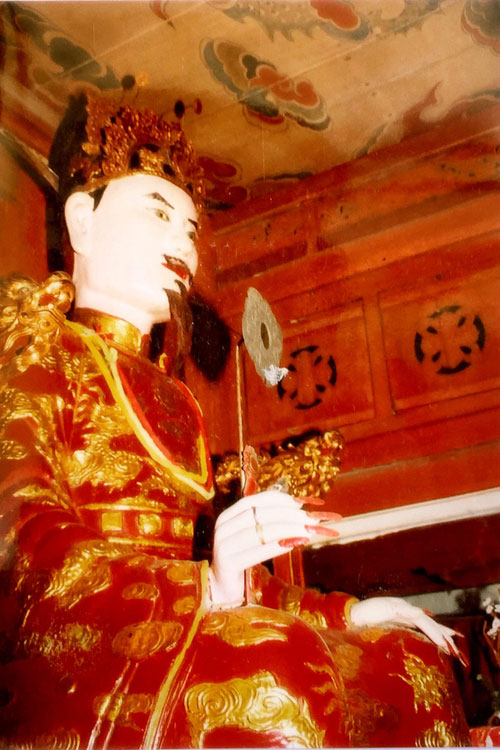 https://bacsynhakhoa.vn/img/nha-khoa-ngan-ha-le-hoi-truyen-thong-Den-Gin-09.jpg